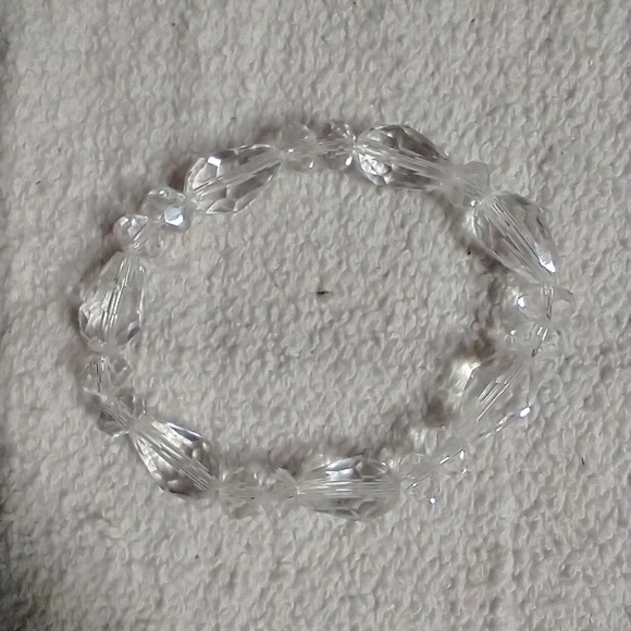Clear beaded faceted stretch bracelet - Picture 3 of 3